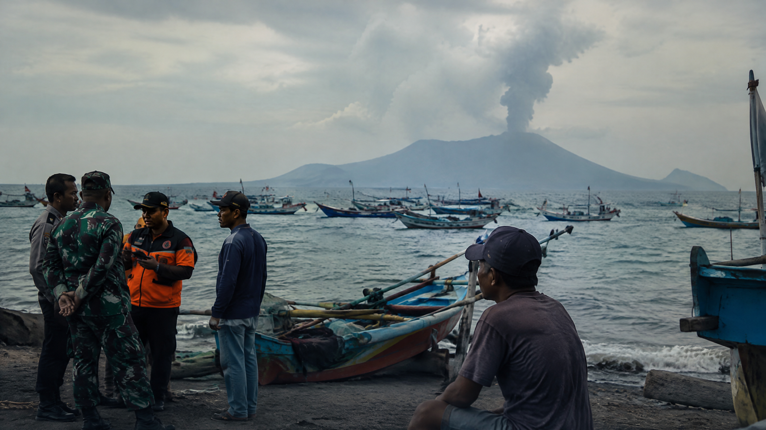 After Anak Krakatau’s 25-Hour Eruption, Banten’s Policy Test Is Linking Airspace Warnings to Coastal Decisions