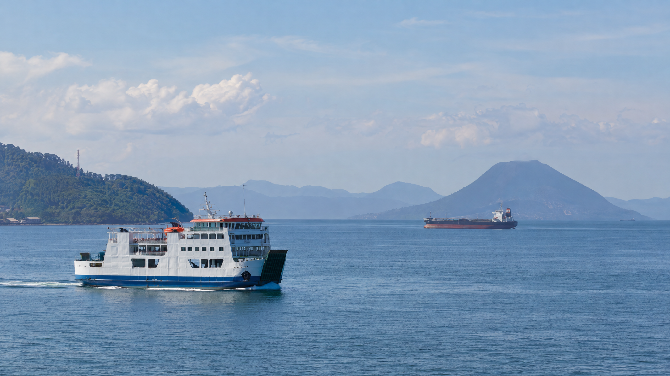 Sunda Strait at a Strategic Crossroads: Krakatau, Merak and the 1942 Battle